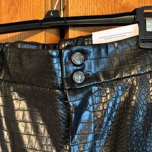 NWT Chico’s 2.5 black faux leather croc stamped cropped pants
